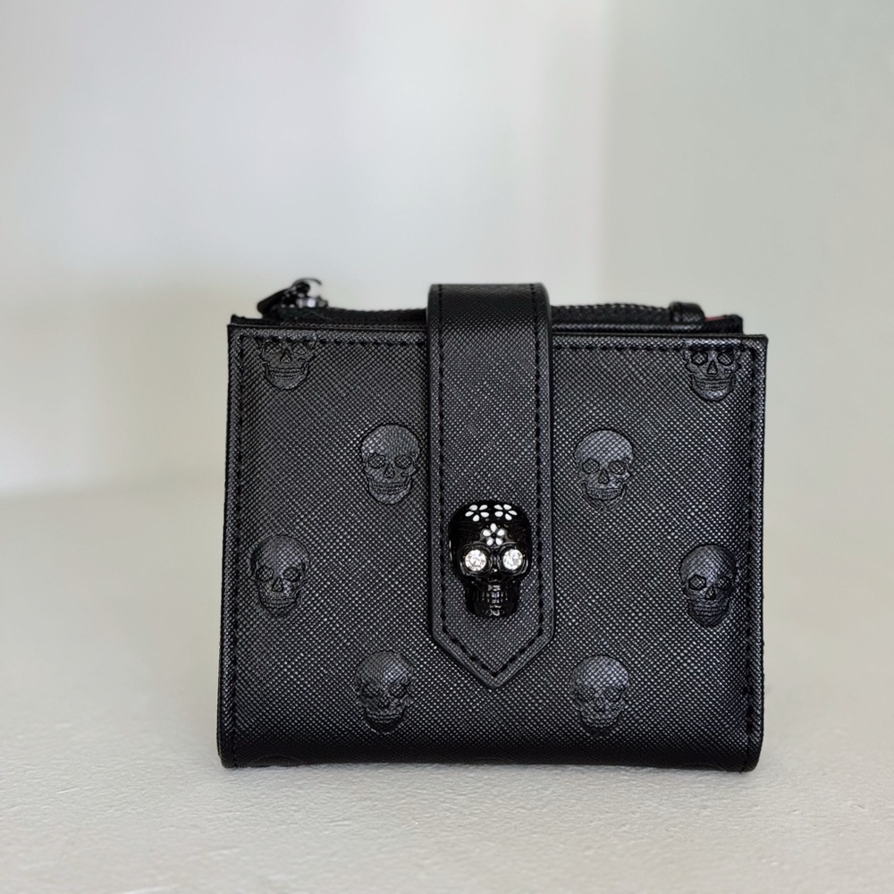 Cute Embossed Wallet With Avull Detail